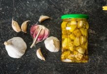 დაამზადეთ ნივრის ზეთისგან სისხლძარღვების სამკურნალო საშუალება