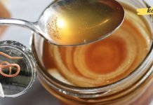 დაქუცმაცებულ ხახვს დაასხით ცხელი წყალი, გააჩერეთ 12 საათი და მიიღეთ სიროფი ჭიების გამოსადევნად