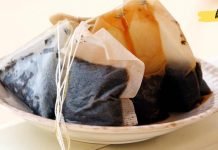 ის არასდროს აგდებს ძველ ჩაის პაკეტებს. ამის ნაცვლად, ნახეთ რას აკეთებს!